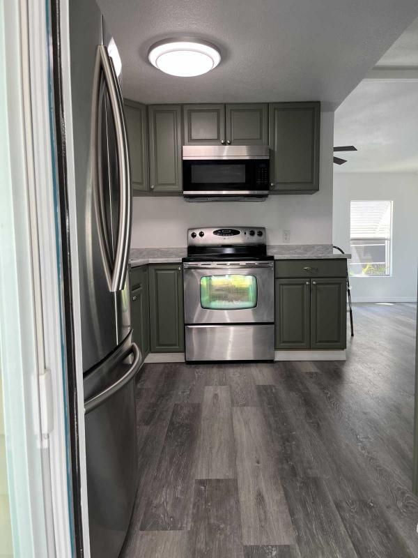 1985  Mobile Home For Sale