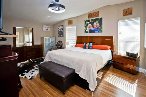 2004  Mobile Home For Sale