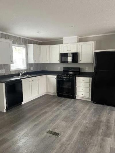 Photo 4 of 15 of home located at 1858 Collins Ct #23 Milford, MI 48381