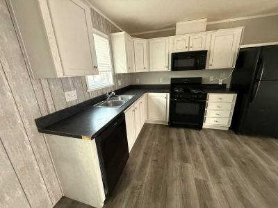 Photo 5 of 15 of home located at 1858 Collins Ct #23 Milford, MI 48381