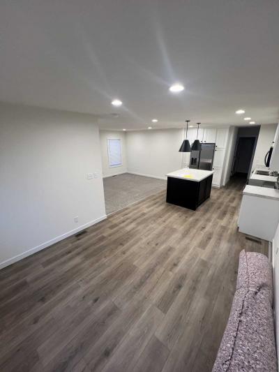 Photo 4 of 16 of home located at 3555 S. Pacific Hwy Medford, OR 97501