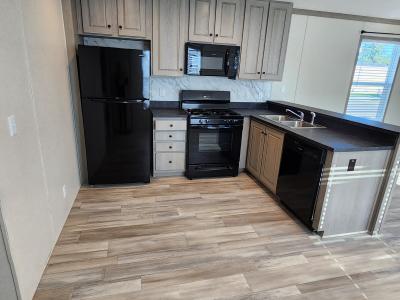 Mobile Home at 100 Arizona Belleville, MI 48111