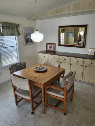 Photo 4 of 28 of home located at 38 Sunset Cir North Fort Myers, FL 33903