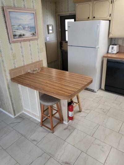 Photo 5 of 28 of home located at 38 Sunset Cir North Fort Myers, FL 33903