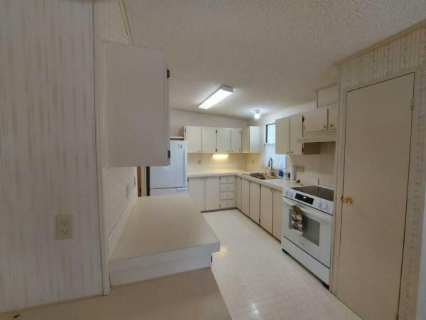 1989 Homes of Merit LW240 Manufactured Home