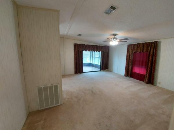 1989 Homes of Merit LW240 Manufactured Home