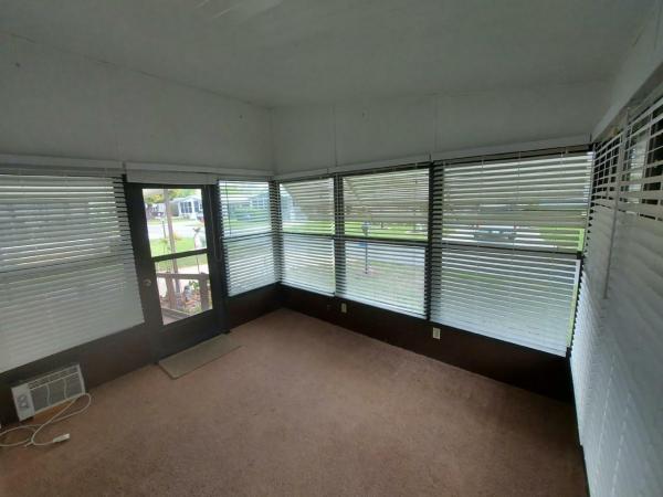 1989 Homes of Merit LW240 Manufactured Home