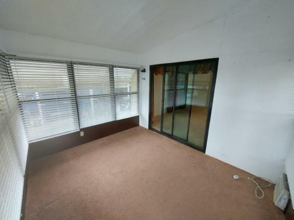 1989 Homes of Merit LW240 Manufactured Home