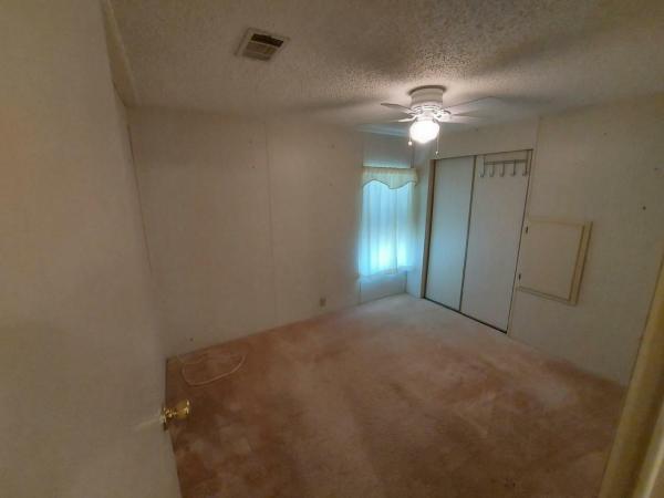 1989 Homes of Merit LW240 Manufactured Home