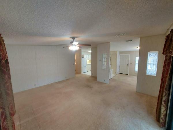 1989 Homes of Merit LW240 Manufactured Home