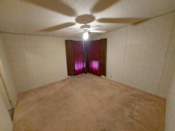 1989 Homes of Merit LW240 Manufactured Home