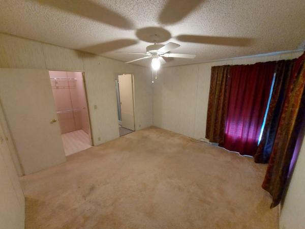 1989 Homes of Merit LW240 Manufactured Home