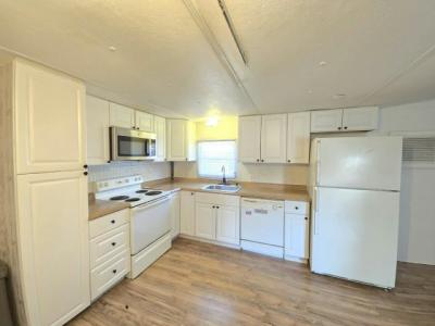 Photo 4 of 14 of home located at 4000 24th St N Unit 1008 Saint Petersburg, FL 33714