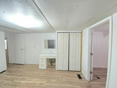 Photo 5 of 14 of home located at 4000 24th St N Unit 1008 Saint Petersburg, FL 33714