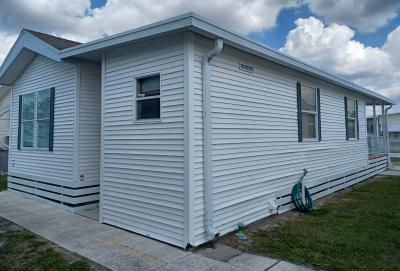 Photo 4 of 12 of home located at 37811 Chancey Rd., Site 281 Zephyrhills, FL 33541
