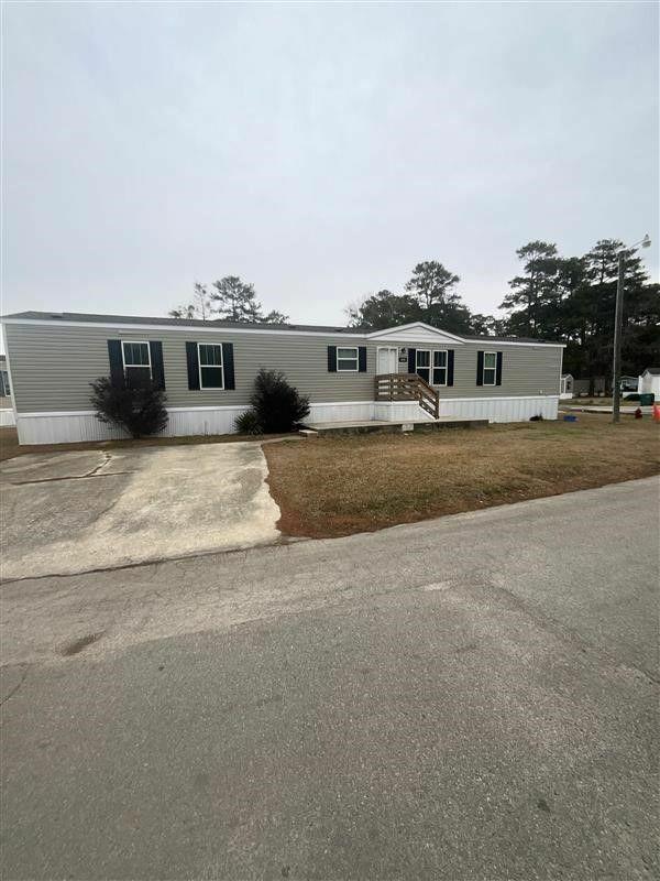 Photo 1 of 2 of home located at 3334 S Oliver Dr Lot O3334 Florence, SC 29505