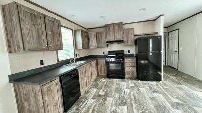 Mobile Home at 172 Delaware Circle Lot 172De Elyria, OH 44035
