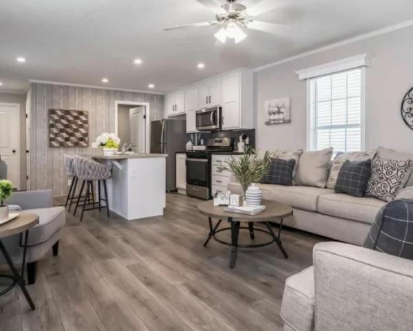 Photo 1 of 2 of home located at 3501 Ridgely Rd., Lot #81 Lot Fr81 Springfield, IL 62702