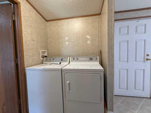 2011 Commodore Manufactured Home