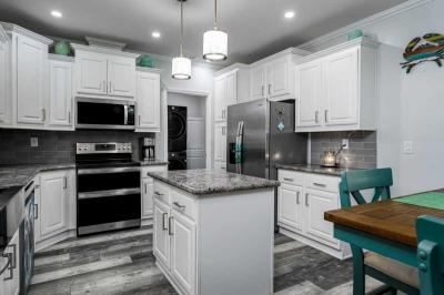 Photo 5 of 51 of home located at 214 57th Ct E Palmetto, FL 34221