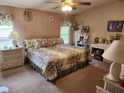 Photo 4 of 13 of home located at 1525 Gulf Coast Drive Naples, FL 34110