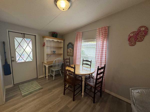 1992 Manufactured Home