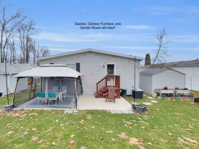 Photo 2 of 28 of home located at 13596 Albany Ct Hartland, MI 48353