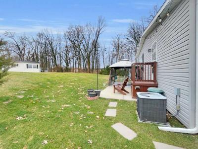 Photo 5 of 28 of home located at 13596 Albany Ct Hartland, MI 48353