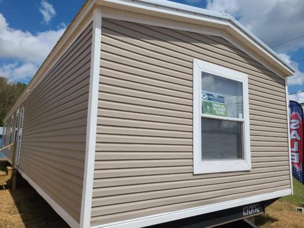 Photo 1 of 2 of home located at Mid Miss Homes & Transport Inc 906 B North Jackson Kosciusko, MS 39090