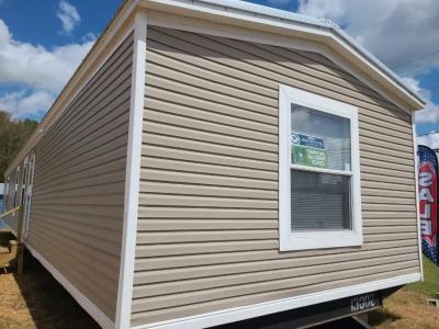 Mobile Home at Mid Miss Homes & Transport Inc 906 B North Jackson Kosciusko, MS 39090