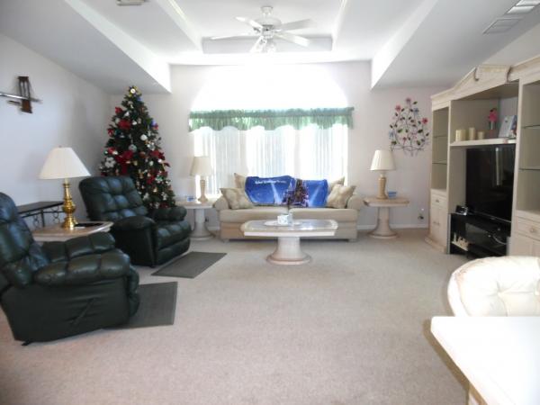 2004 Homes of Merit T174204 Mobile Home