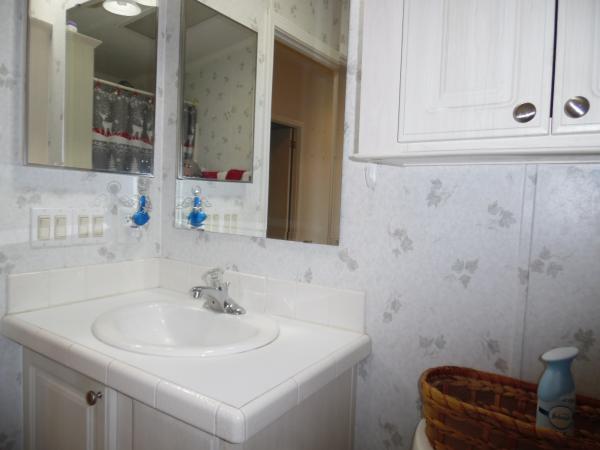 2004 Homes of Merit T174204 Mobile Home