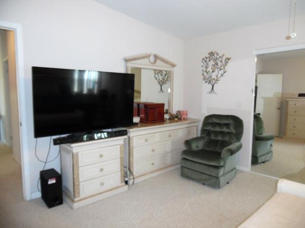 2004 Homes of Merit T174204 Mobile Home