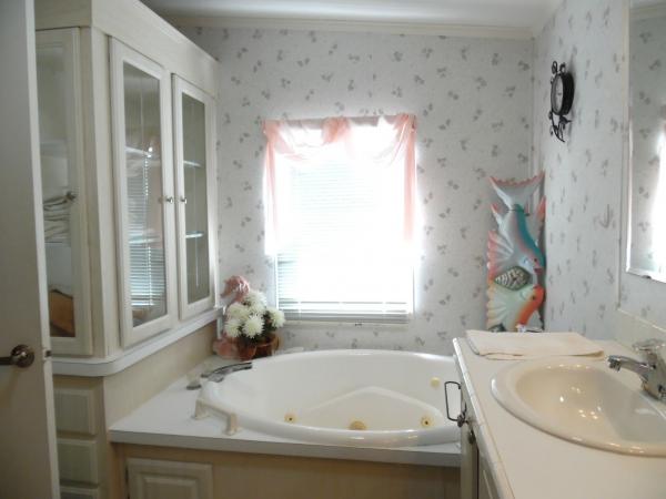 2004 Homes of Merit T174204 Mobile Home