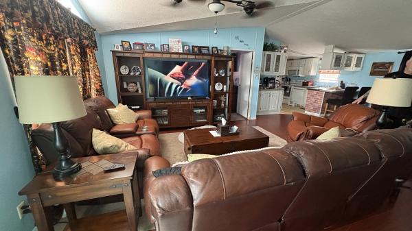 2004 Homes of Merit 8D610581NB Mobile Home