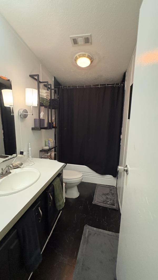 2004 Homes of Merit 8D610581NB Mobile Home