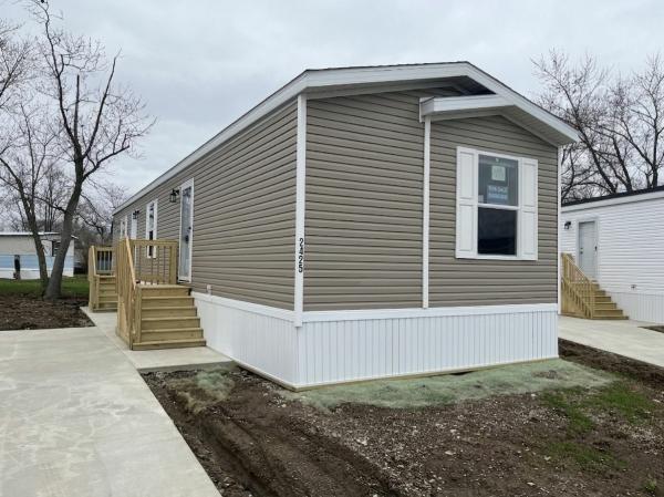 Photo 1 of 2 of home located at 2425 E. Dundee Dr. Findlay, OH 45840