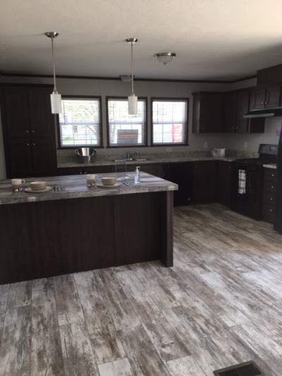 Photo 4 of 9 of home located at 490 Lexington Drive Sharonville, OH 45241