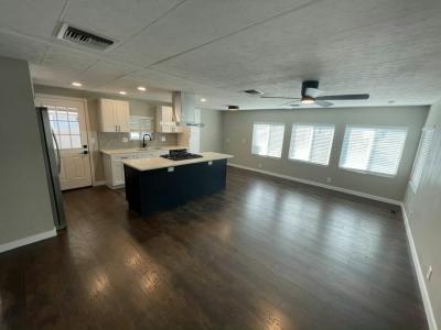 Photo 4 of 20 of home located at 2401 W Southern Ave Lot 224 Tempe, AZ 85282