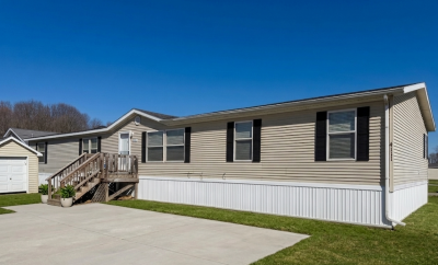 Mobile Home at 4111 Valley Creek Burton, MI 48519