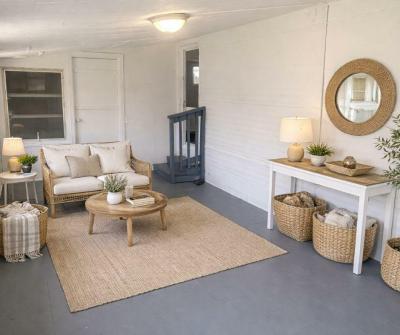 Photo 2 of 12 of home located at 4 Circle Dr Mount Dora, FL 32757