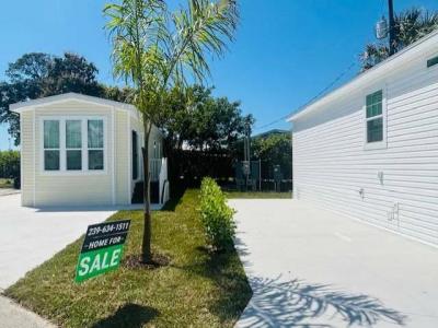 Photo 4 of 14 of home located at 325 Marie Ln, #325 Naples, FL 34104