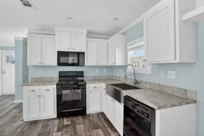 Photo 3 of 25 of home located at 77 Sandalwood Dr Thonotosassa, FL 33592