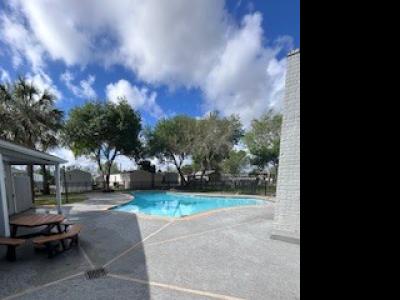 Photo 4 of 6 of home located at 3502 Darlinghurst Drive Houston, TX 77045