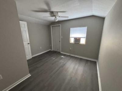 Photo 5 of 7 of home located at 4352 57th Avenue North, Unit 22 Saint Petersburg, FL 33714