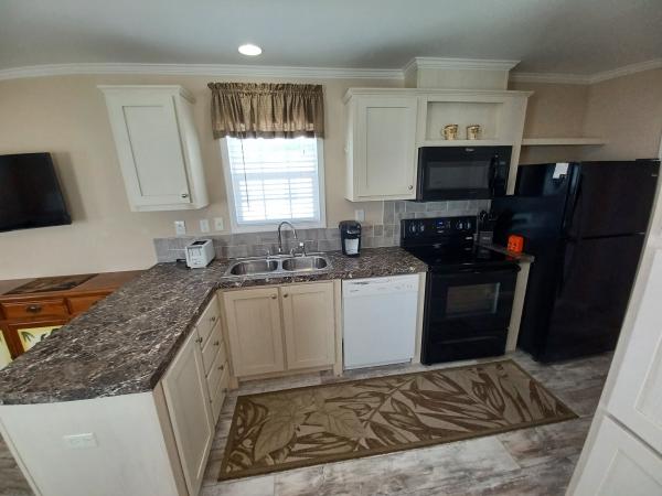 2017 CHAMPION RH1431Z Mobile Home