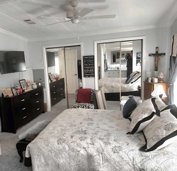 1985 AGE 40+ PARK Mobile Home