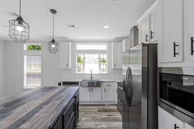 Photo 4 of 23 of home located at 1258 Hickory Lane Deland, FL 32724
