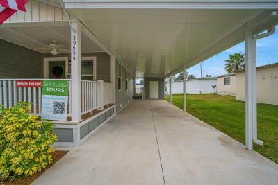 Photo 3 of 28 of home located at 39554 Papaya Ave Zephyrhills, FL 33542