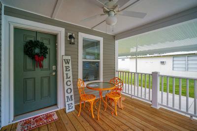 Photo 4 of 28 of home located at 39554 Papaya Ave Zephyrhills, FL 33542